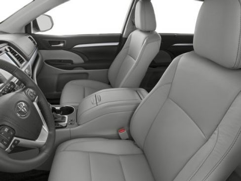 Used 2016 Toyota Highlander XLE FWD image 9