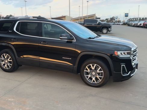 Used 2023 GMC Acadia SLT image 9