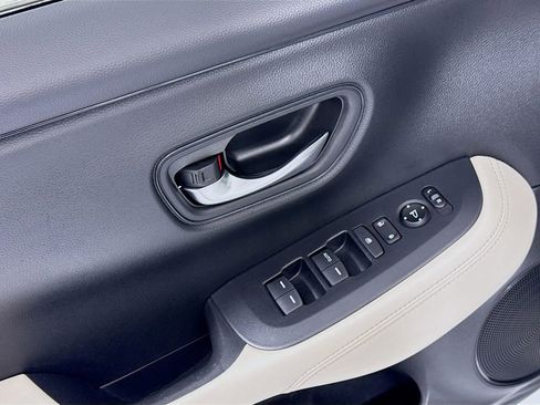 Certified 2024 Honda HR-V LX image 23