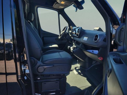 Used 2025 Mercedes-Benz Sprinter 2500 image 20