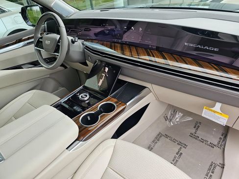 New 2026 Cadillac Escalade Platinum Sport AWD/4WD image 10