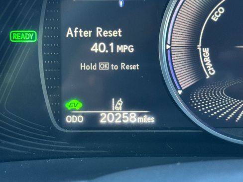 Used 2020 Lexus ES 300h w/ Premium Package image 29