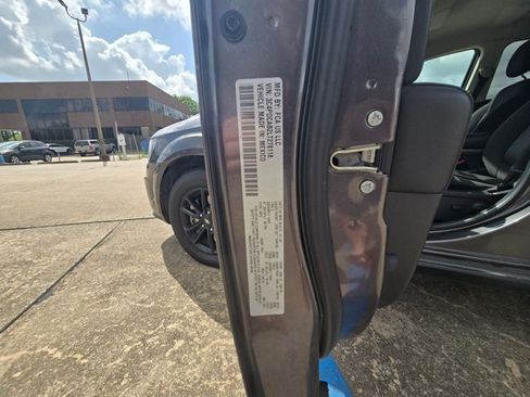 Used 2020 Dodge Journey SE w/ SE Popular Equipment Group FWD image 19