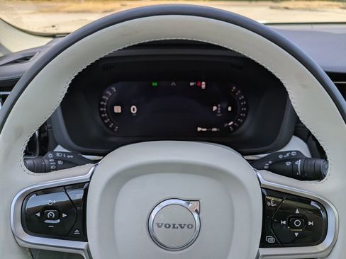 New 2026 Volvo XC60 B5 Ultra w/ Protection Package Premier image 38