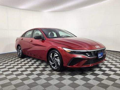 Certified 2025 Hyundai Elantra Sport FWD image 6