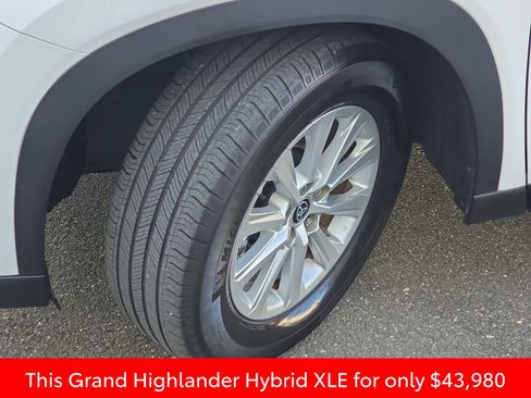 Used 2024 Toyota Grand Highlander XLE image 41