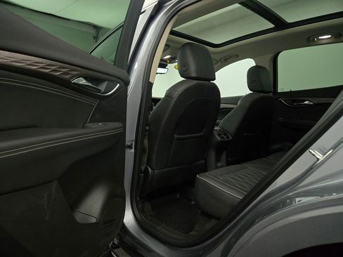 Used 2022 Buick Envision Avenir w/ Technology Package II image 44