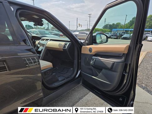 Used 2024 Land Rover Discovery Metropolitan Edition AWD/4WD image 22
