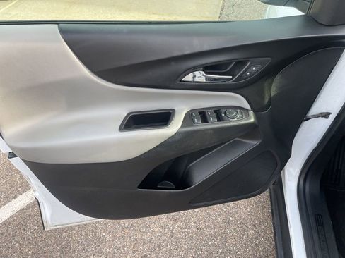 Used 2020 Chevrolet Equinox LS w/ LS Convenience Package image 20