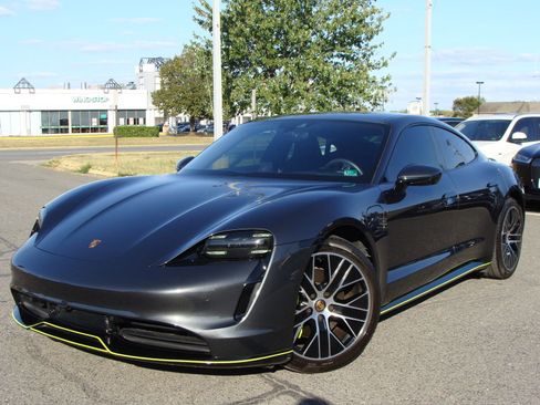 Used 2022 Porsche Taycan image 3