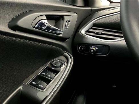Used 2025 Chevrolet Malibu RS FWD image 35