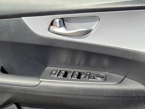 Used 2023 Kia Forte LXS image 30