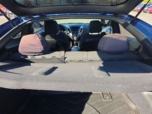 Used 2017 Hyundai Veloster Value Edition image 17