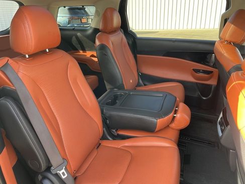 Used 2024 Kia Carnival SX Prestige image 27