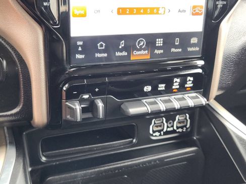 Used 2024 RAM 3500 Laramie AWD/4WD image 21