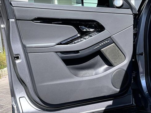 Used 2025 Land Rover Range Rover Evoque Dynamic SE image 23