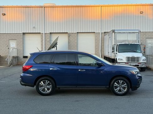 Used 2018 Nissan Pathfinder SV image 15