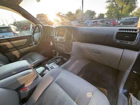 Used 2004 Toyota Land Cruiser image 22