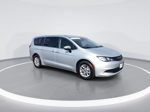 Used 2023 Chrysler Voyager LX FWD image 2
