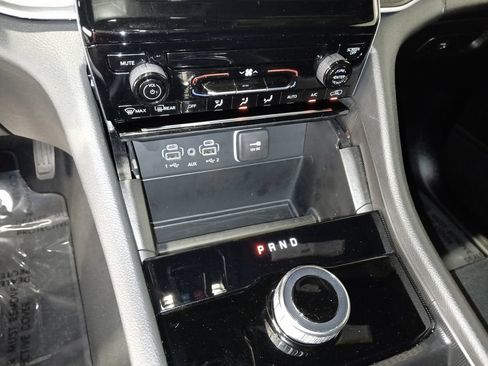 Used 2025 Jeep Grand Cherokee L Laredo AWD/4WD image 21