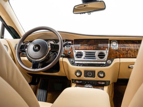 Used 2015 Rolls-Royce Wraith RWD image 38