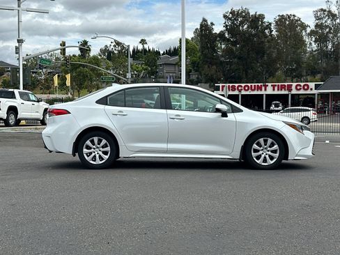 Used 2025 Toyota Corolla LE image 6