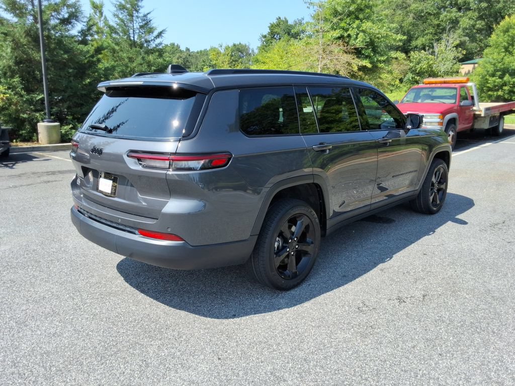 Used 2025 Jeep Grand Cherokee L Altitude RWD image 5