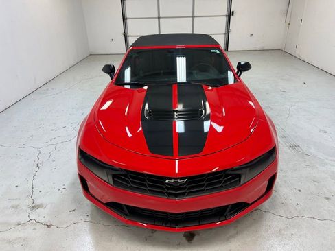 Used 2021 Chevrolet Camaro LT w/ Technology Package RWD image 7