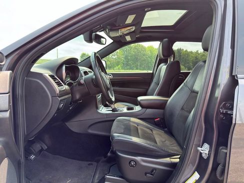 Used 2018 Jeep Grand Cherokee Altitude AWD/4WD image 2