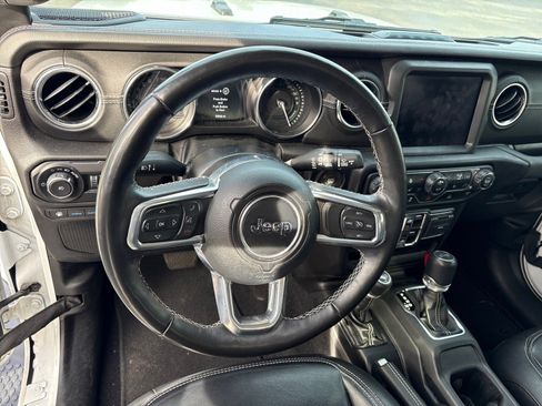 Used 2022 Jeep Wrangler Sahara w/ Cold Weather Group image 17