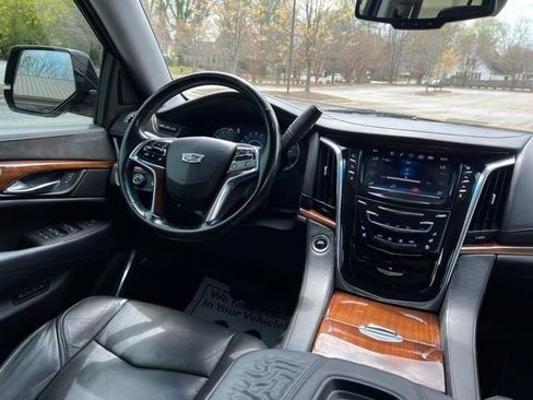 Used 2016 Cadillac Escalade Luxury AWD/4WD image 31