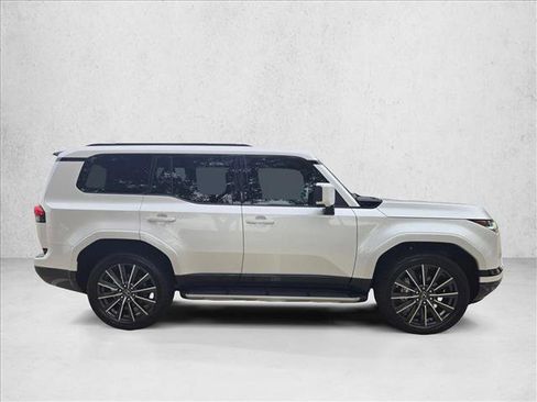 Used 2024 Lexus GX 550 w/ Accessory Package (Z1) AWD/4WD image 4