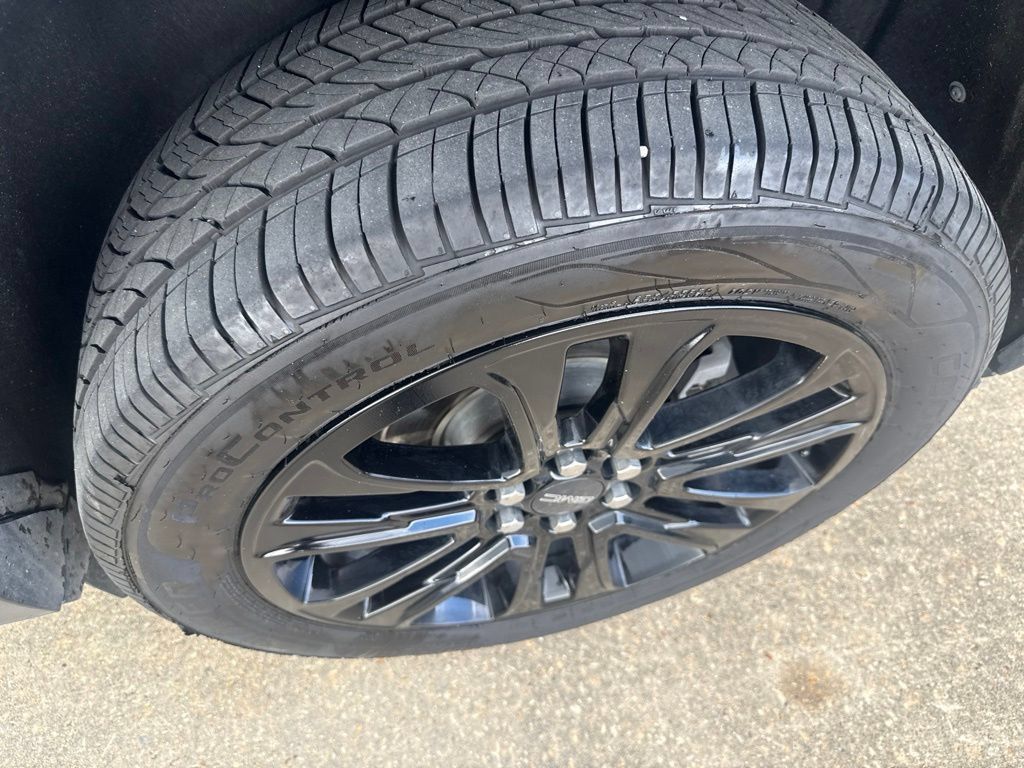 Used 2022 GMC Acadia SLE w/ Elevation Edition FWD image 12