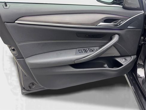 Used 2022 BMW 530i w/ Premium Package image 31