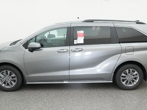 New 2026 Toyota Sienna XLE FWD image 12