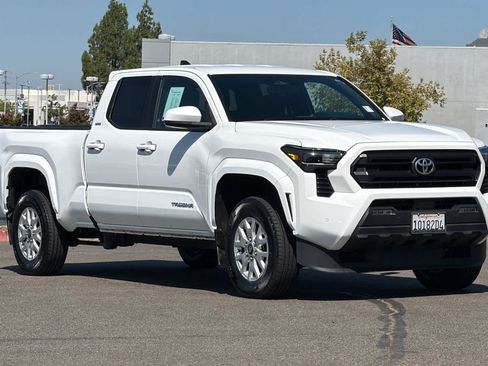 Used 2024 Toyota Tacoma SR5 AWD/4WD image 5