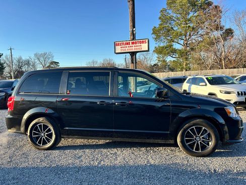Used 2019 Dodge Grand Caravan GT image 3