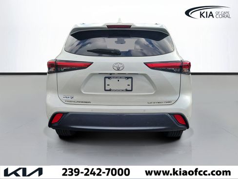 Used 2021 Toyota Highlander Limited AWD/4WD image 4