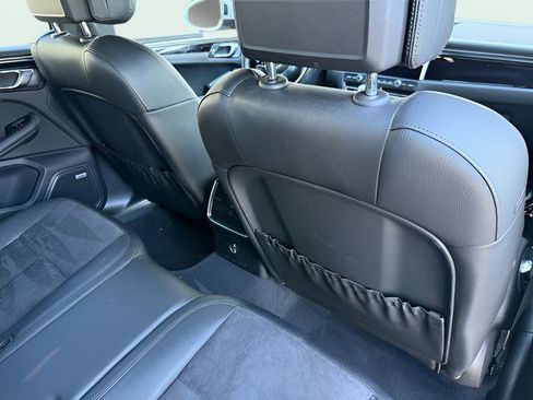 Used 2021 Porsche Macan image 28