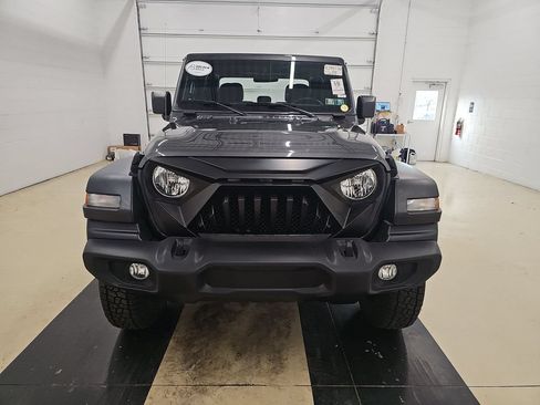 Used 2021 Jeep Gladiator Sport w/ Trailer Tow Package AWD/4WD image 3