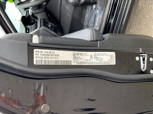 Certified 2024 Jeep Grand Cherokee Limited w/ Black Appearance Package image 31