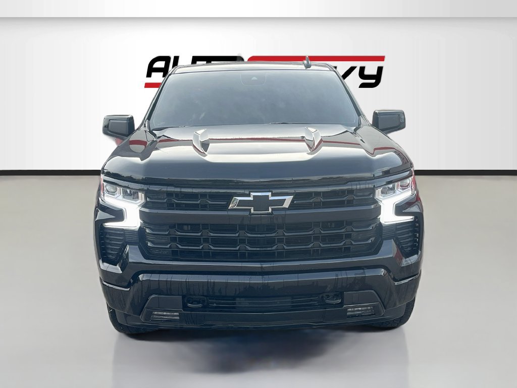 Used 2025 Chevrolet Silverado 1500 RST AWD/4WD image 2