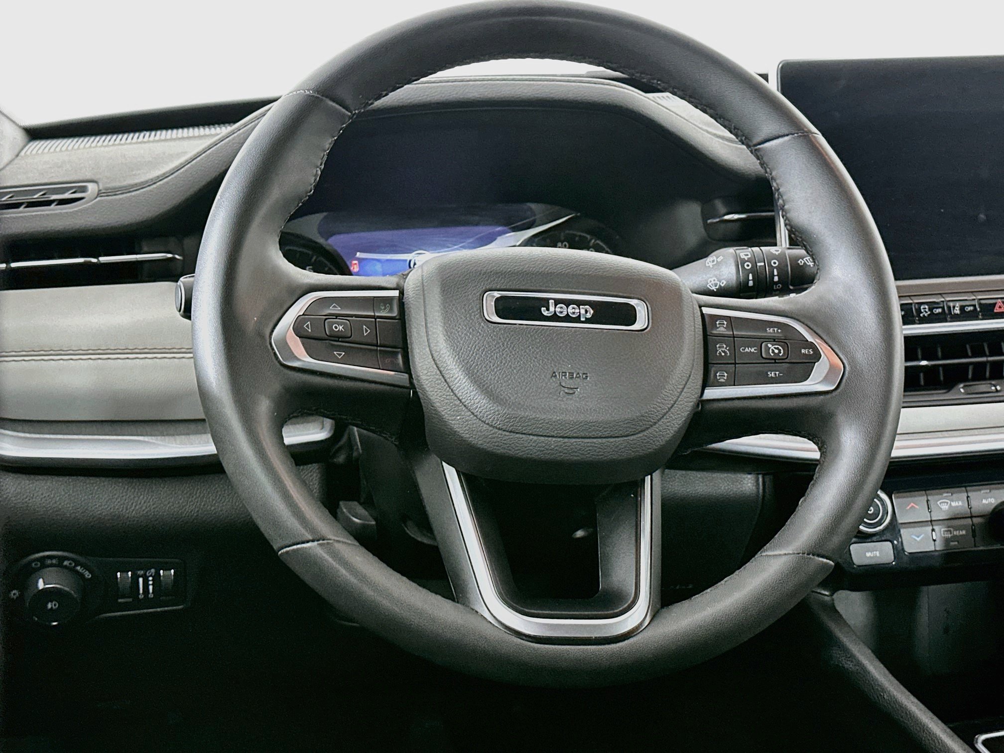 Used 2025 Jeep Compass Limited AWD/4WD image 18