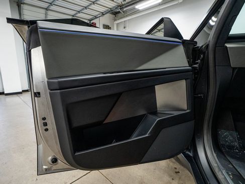 Used 2024 Tesla Cybertruck AWD Crew Cab image 25