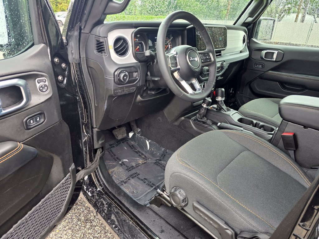 Used 2026 Jeep Wrangler Unlimited Sahara AWD/4WD image 14