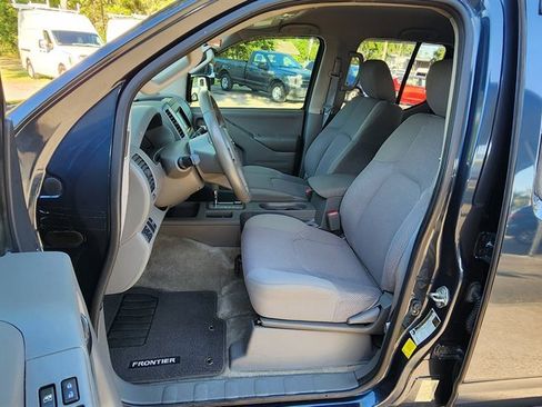 Used 2017 Nissan Frontier SV image 19
