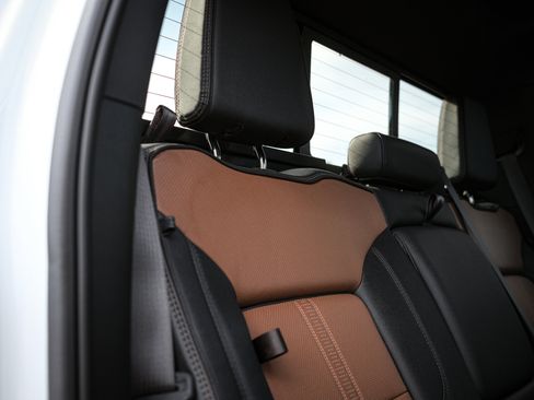 Used 2024 Chevrolet Silverado 2500 High Country w/ High Country Premium Package image 34