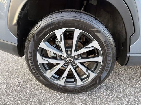 Used 2025 Toyota Corolla Cross XLE FWD image 16