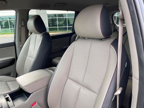 Used 2017 Kia Sedona LX w/ LX Essentials Premium Package FWD image 65