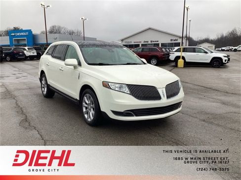 Used 2013 Lincoln MKT FWD image 1